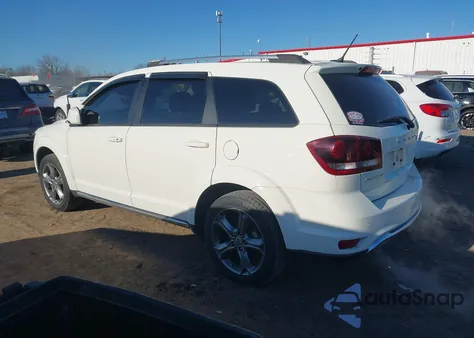 2018 Dodge Journey Crossroad z USA, uszkodzony, nr VIN 3C4PDCGG1JT152669